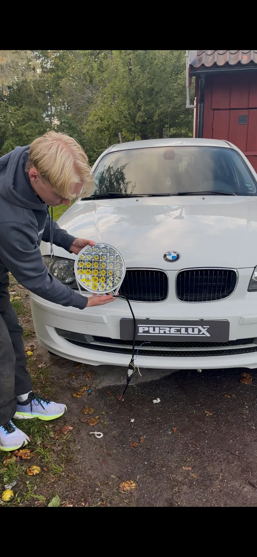 Utprovning av placering för runda extraljus på en BMW